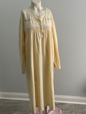 Intimate Secrets,yellow nightgown. 1X